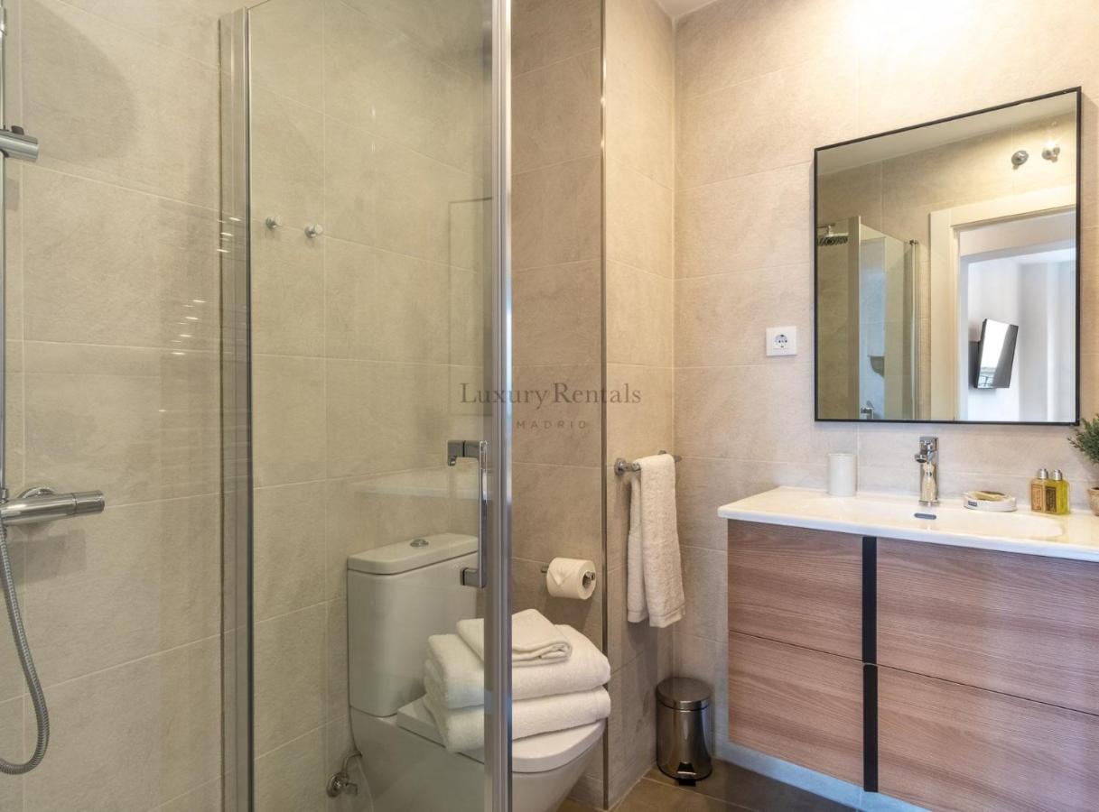 Charming Apartment For 4 Steps Away From Mercado De San Miguel , Calle Mayor IV مدريد المظهر الخارجي الصورة
