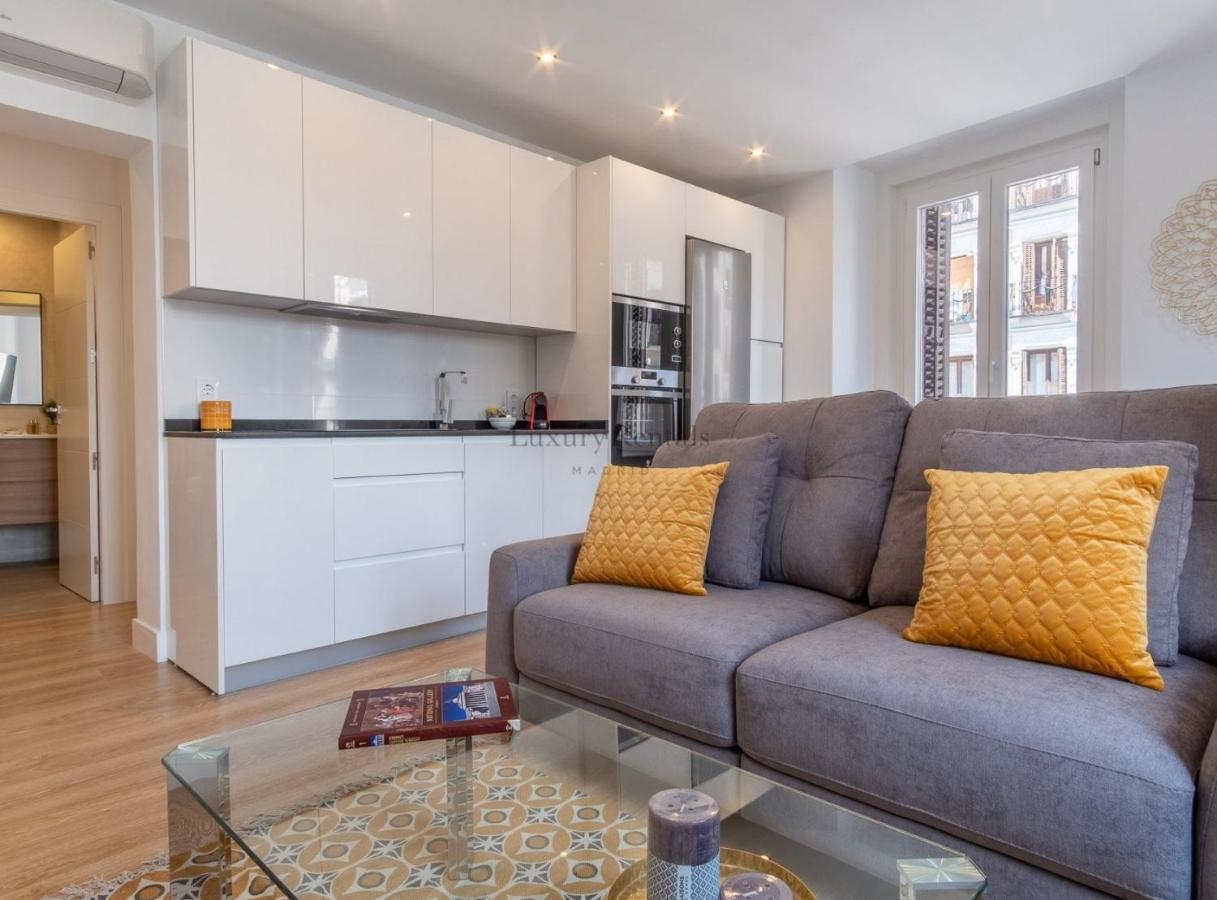 Charming Apartment For 4 Steps Away From Mercado De San Miguel , Calle Mayor IV مدريد المظهر الخارجي الصورة